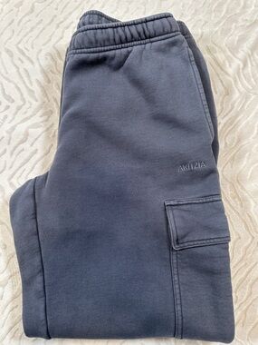 Aritzia Sweatfleece Mega Fit Cargo Pant in Faded Coal Gray Size M.
